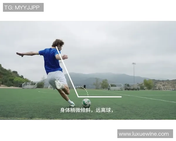 足球神操作揭秘如何在比赛中逆转乾坤的精彩瞬间与技巧分析